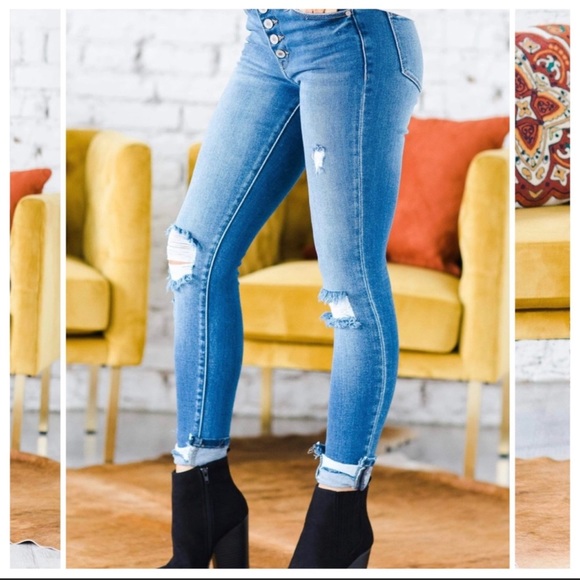 #08 - 80’S Chic 5 Button closure distressed skinny jeans - Picture 2 of 7